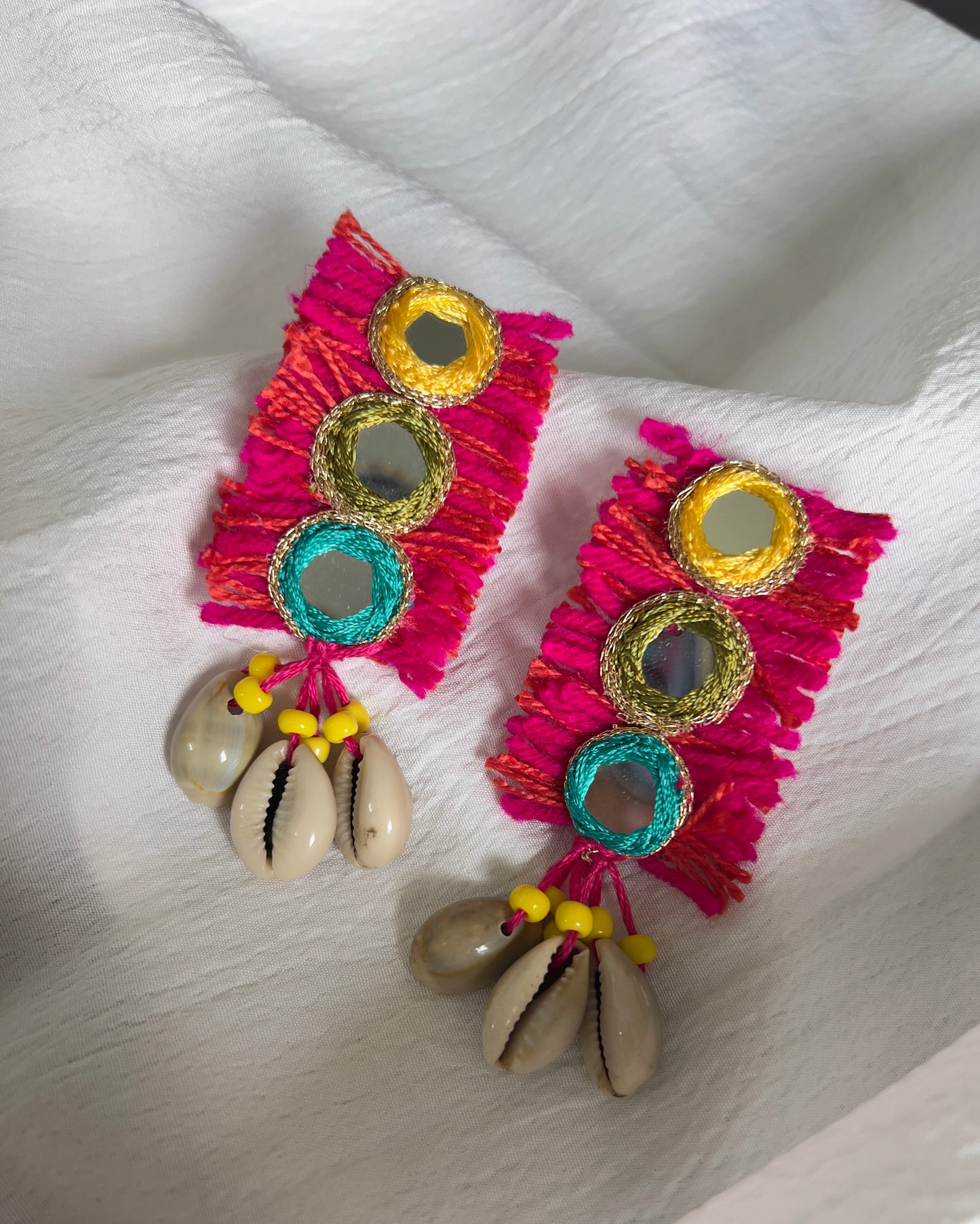 आईना Gulabi Leela