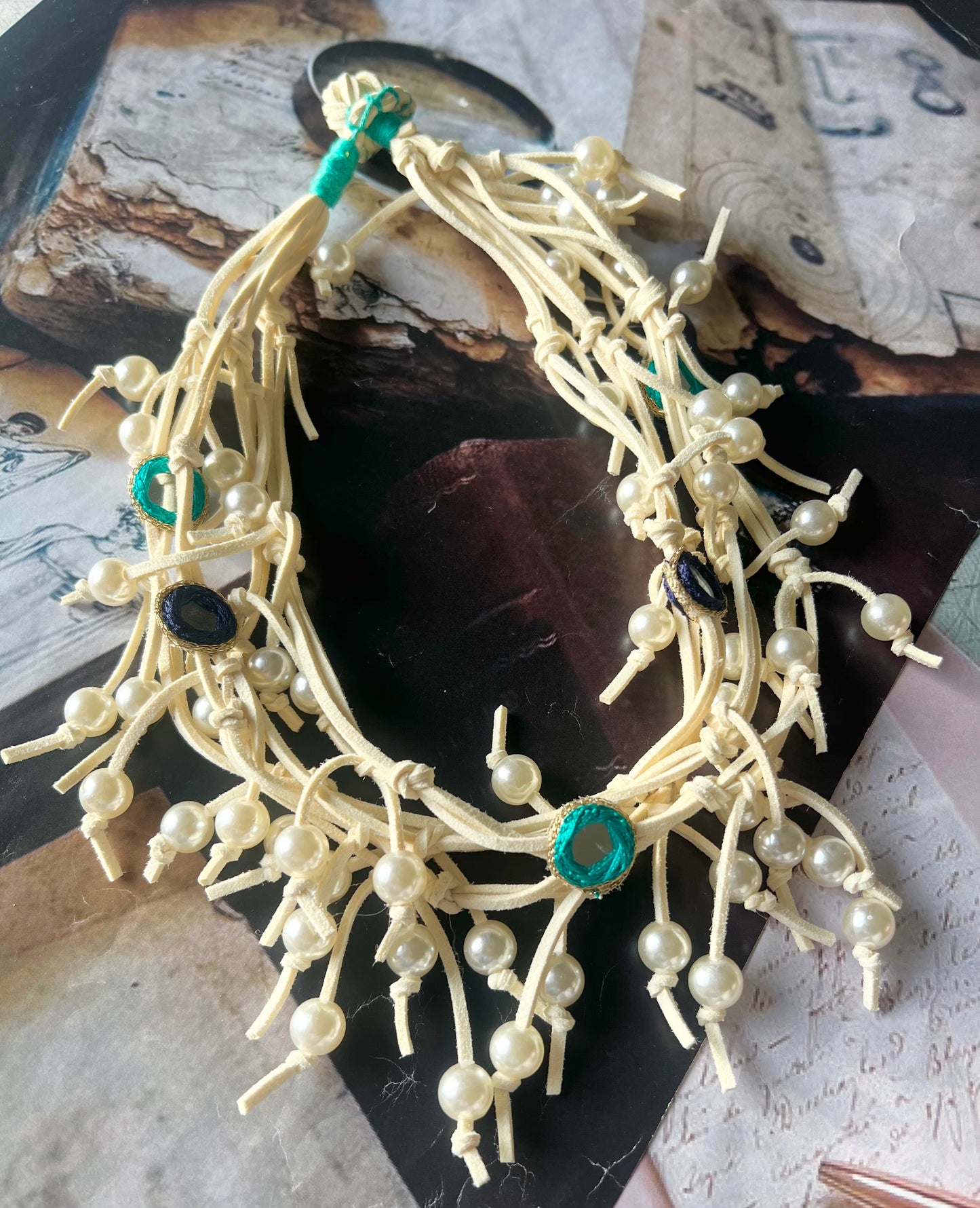 White Pearl story Neckpiece