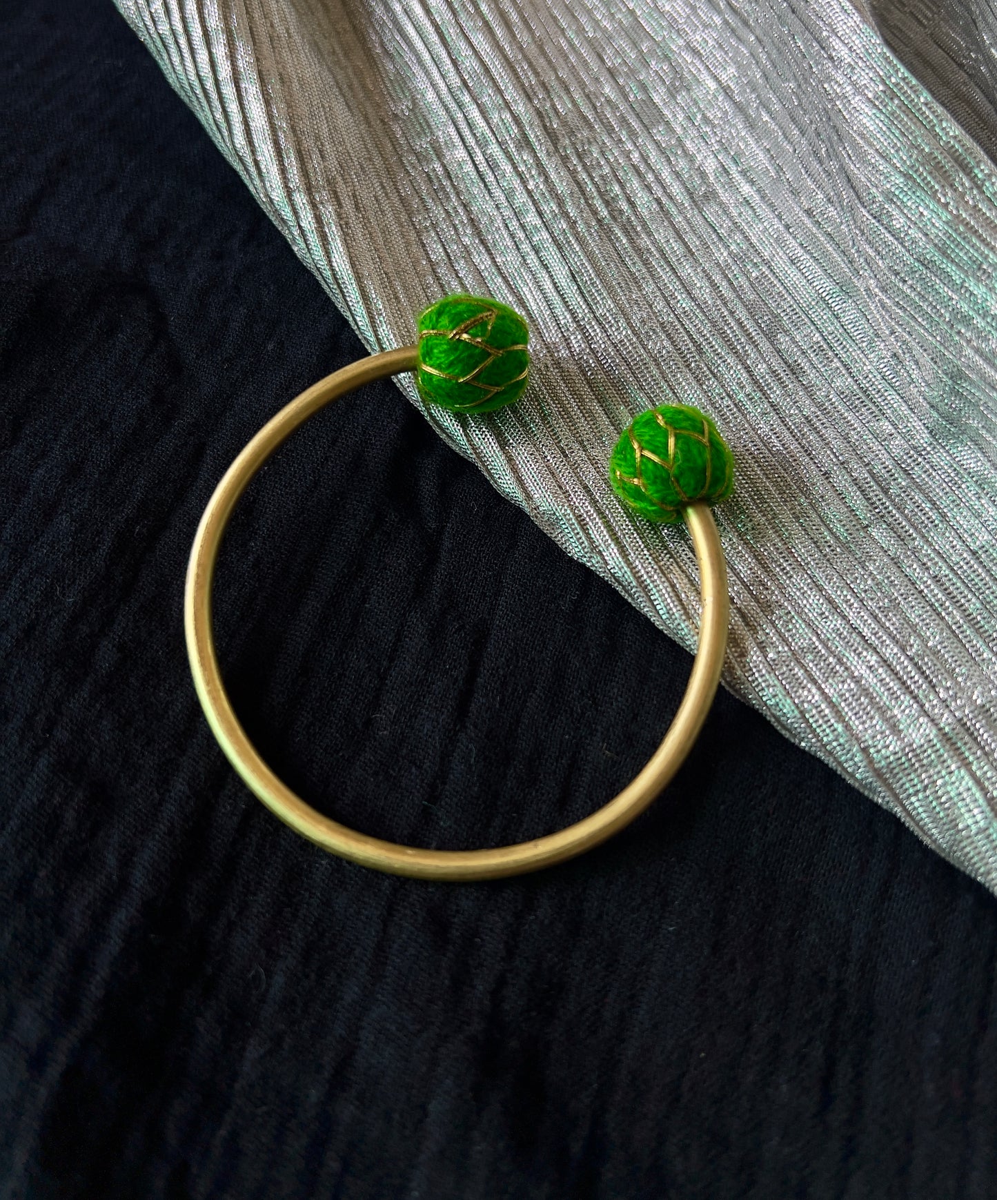 Green मनका