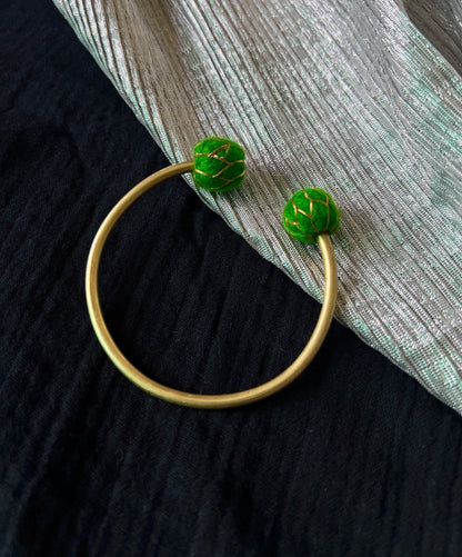 Green मनका