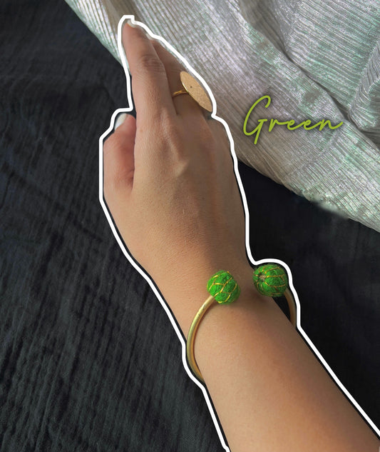 Green मनका